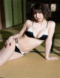 《美丽的姑娘播放视频》