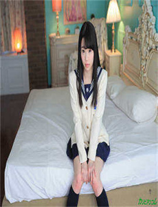 《客厅里H亲女》