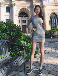 《女儿成为老板的玩具》